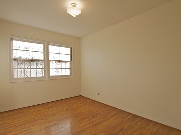 5th image of 644 S 42nd St