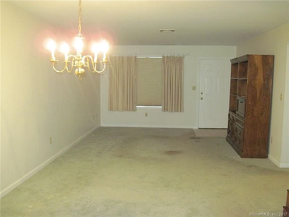 5th image of 30 Manorwood Dr