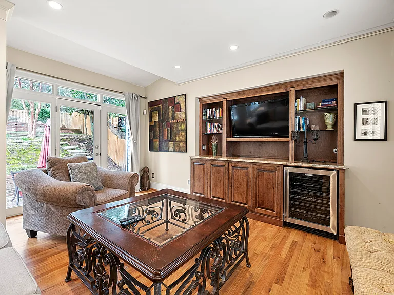 525 Spring Valley Rd NW — Photo 10