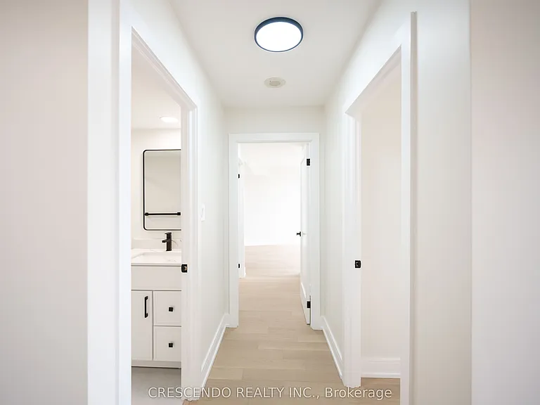 50 Eglinton Ave W #1006 — Photo 8