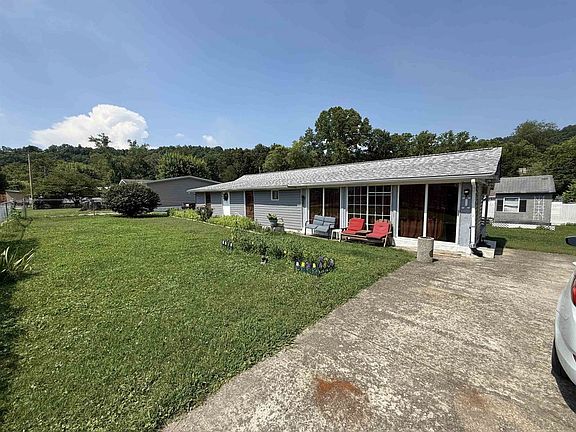 2nd image of 706 Thunderbird Dr