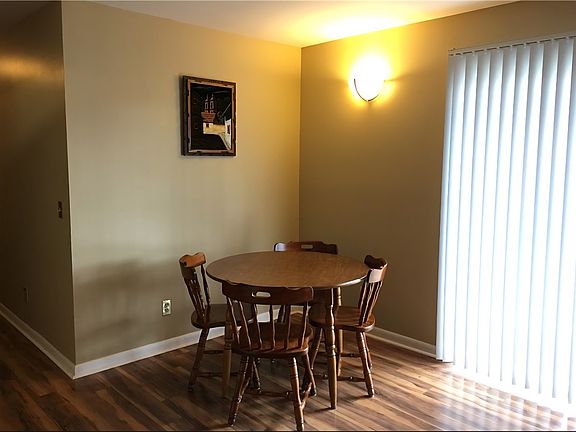 5th image of 220 Elm St APT 423