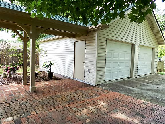 5th image of 1626 Crescent Dr