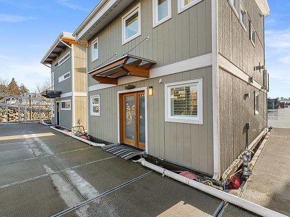5th image of 415 Esplanade Ave N