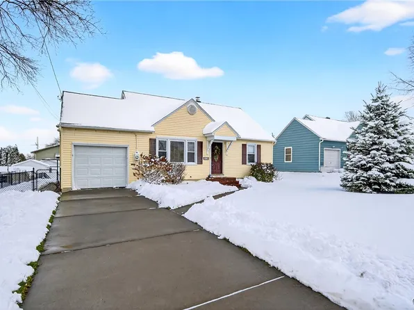 308 Kenwick Dr, Syracuse, NY 13208