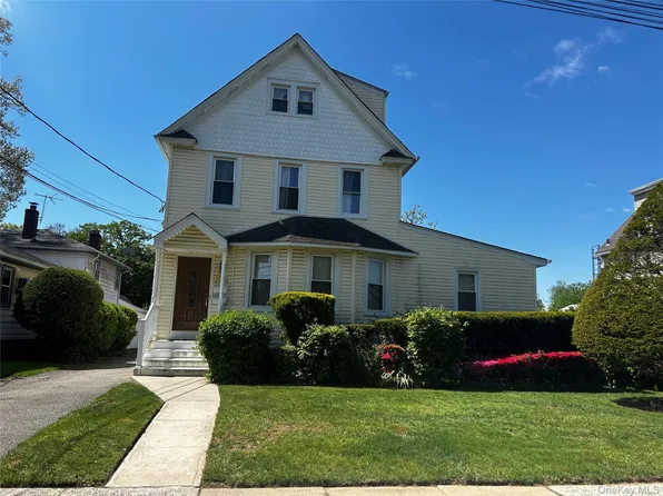 38 Wood Street, Lynbrook, NY 11563