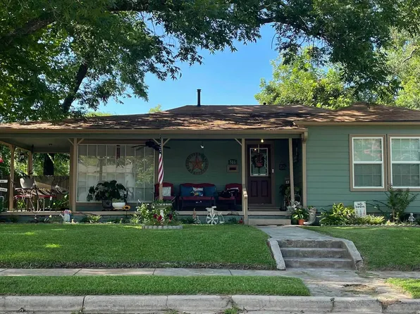 516 W Buchanan St, Mineola, TX 75773