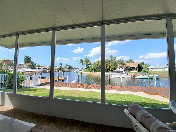 Glassed in sunroom with A/C