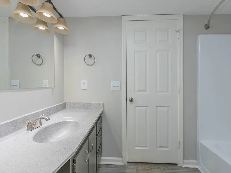 Ledford at Hamilton Place — Photo 7