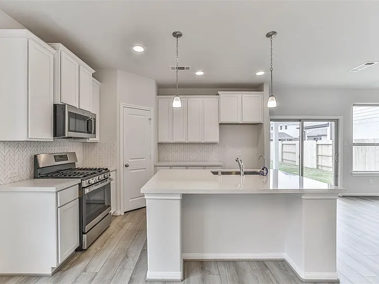 704 Ocean Palms Dr — Photo 14