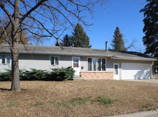 21 Circle Dr W, Welcome, MN 56181