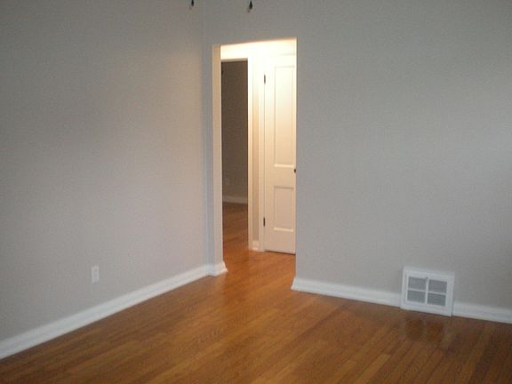 5th image of 1128 Lindsay Ave