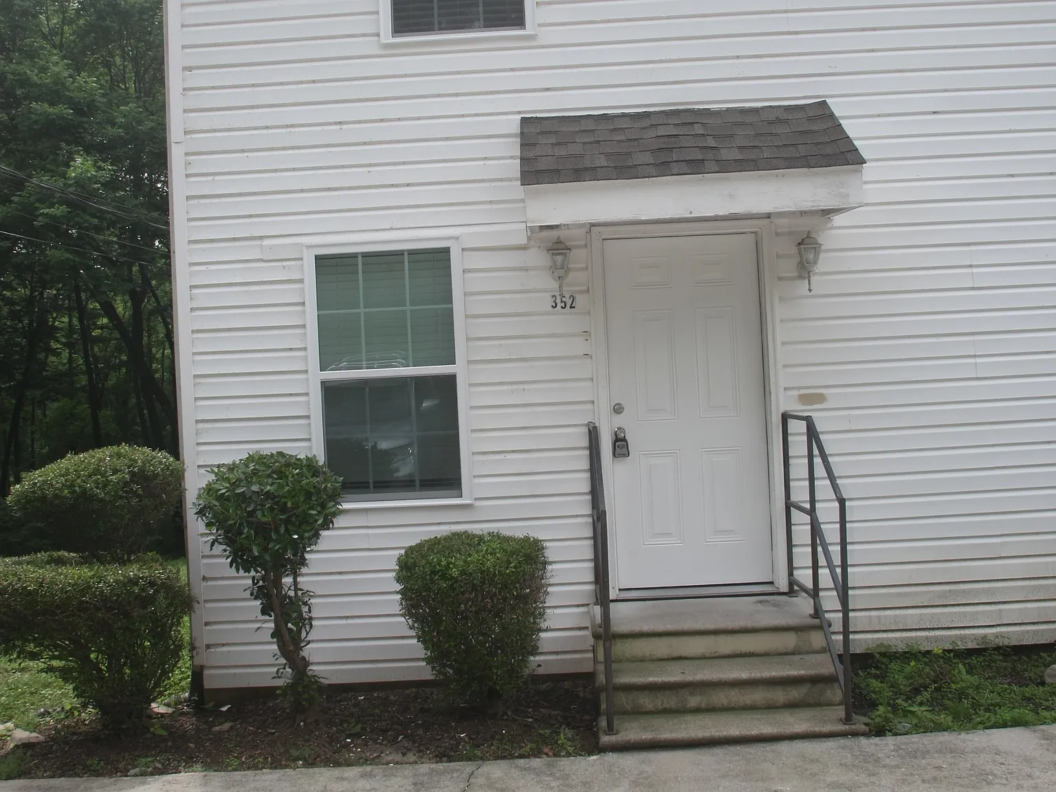 3 bed, 1.5 bath, 875 sqft, $1,245 — Photo 2