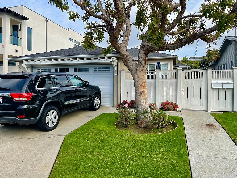 1304 Bonnie Brae St — Photo 1
