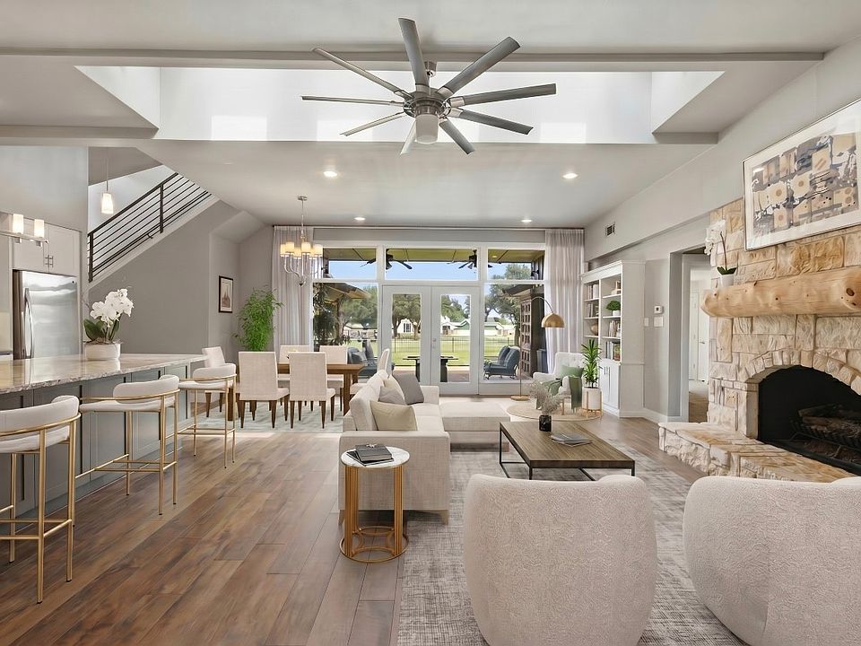 1st image of 3217 Golfing Green Dr