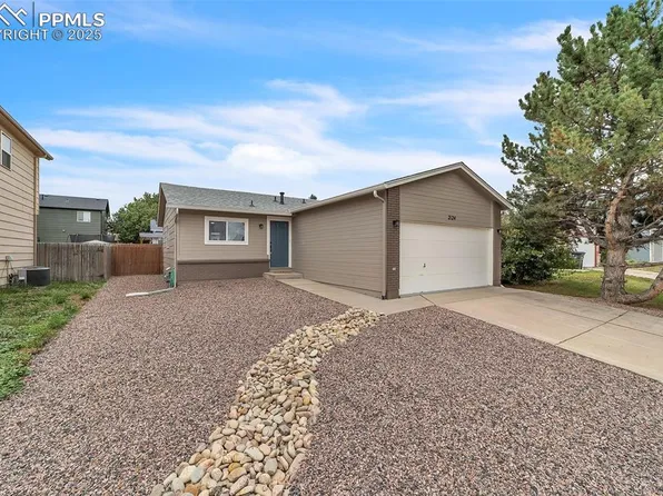 2124 Bent Tree Ln, Fountain, CO 80817