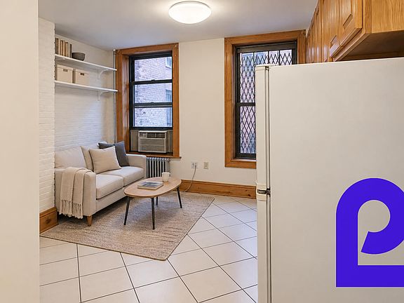 3rd image of 110 Macdougal St APT 9r