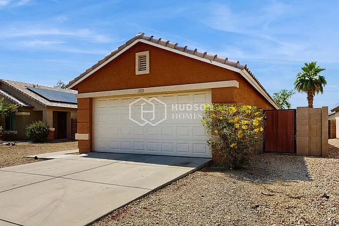 3 bed, 2.0 bath, 1320 sqft, $1,849 — Photo 4