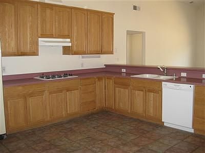 3rd image of 7633 Kensington Dr