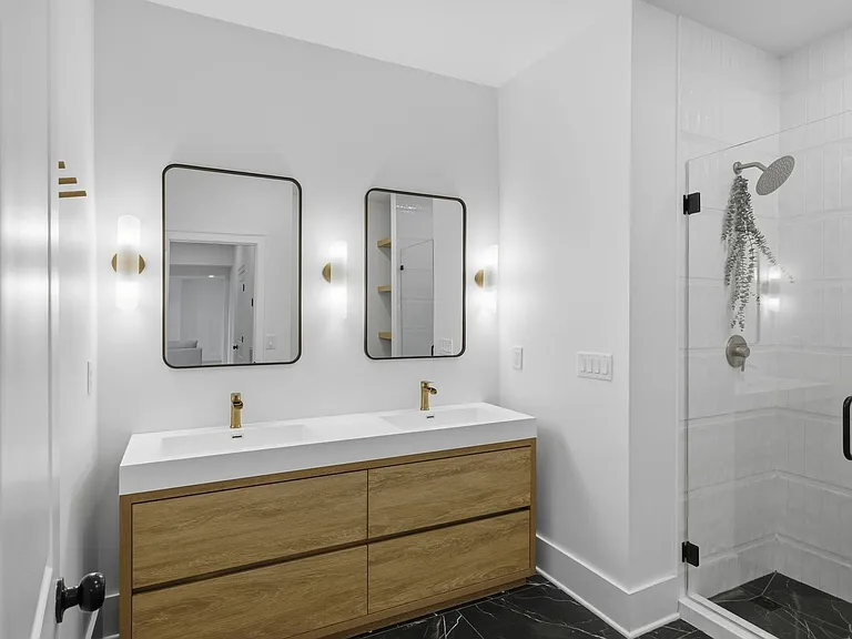 7628 Delancey Dr — Photo 35