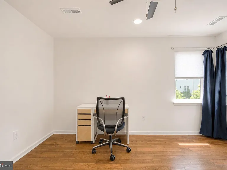 4 Regency Ct — Photo 24