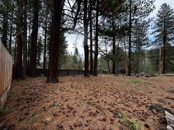 1360 Chinquapin Dr, South Lake Tahoe, CA 96150