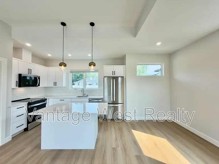 306 Sumac Rd W — Photo 1