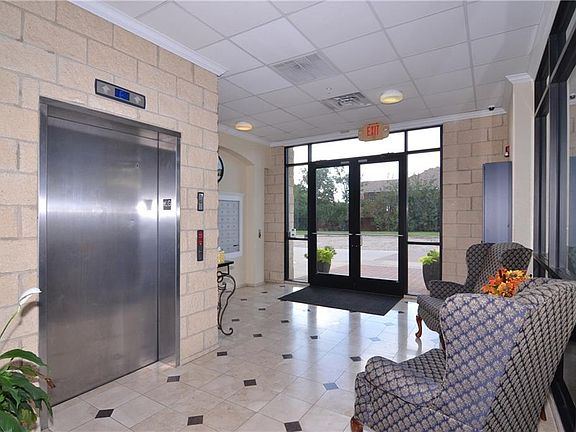 2nd image of 800 E 15th St Unit 305