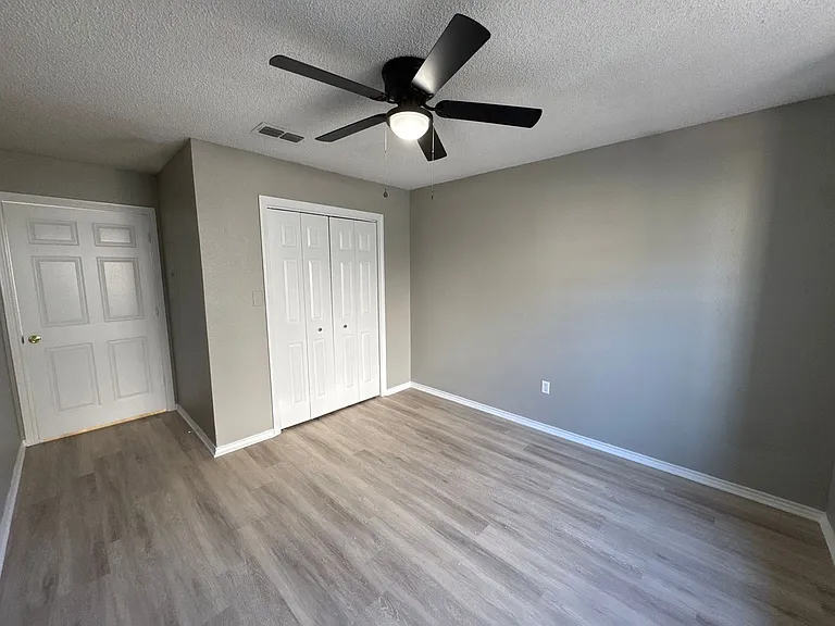2310 W Hickory St — Photo 10