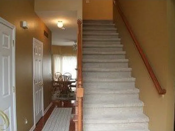 1047 Vermont Ave, Troy, MI 48083