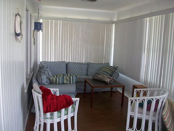 3rd image of 1212 W Bay Ave