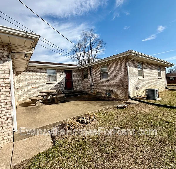3600 Sweetser Ave — Photo 2