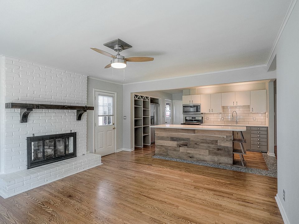 1st image of 605 W 91st St
