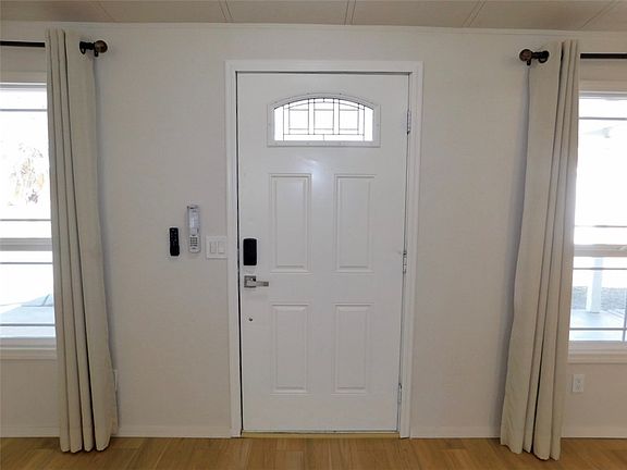 3rd image of 1581 Nottingham Drive