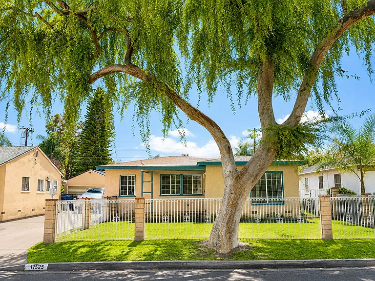 11525 Eddystone St — Photo 17