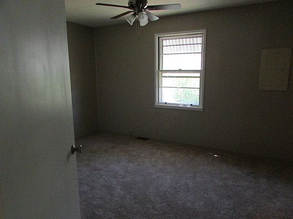 5th image of 4386 Saxon Dr