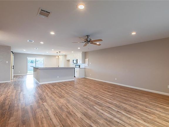 4th image of 3015 Chaparral Dr