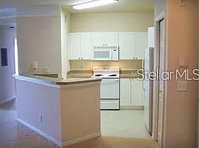 3 bed, 2.0 bath, 1376 sqft, $2,000 — Photo 3