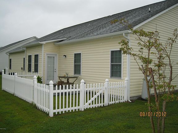 3rd image of 100 Palmetto Place Circle