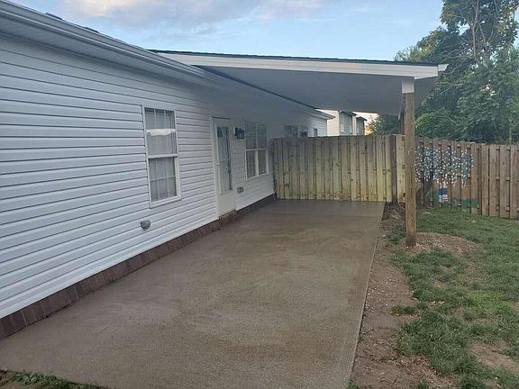3rd image of 858 Melanie Ln