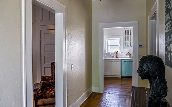 5th image of 207 S Edison St