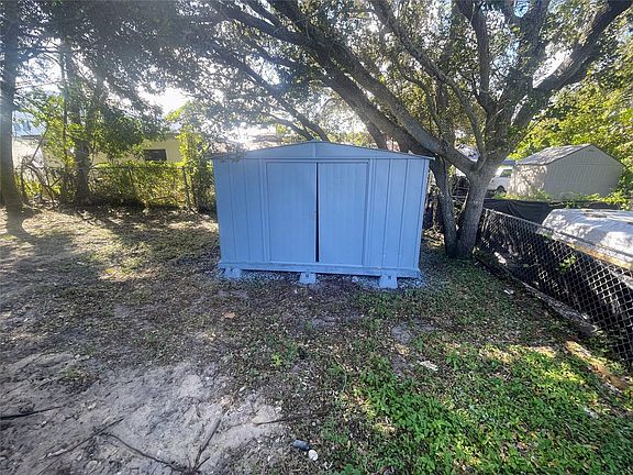 4th image of 629 NW 13th Terrace