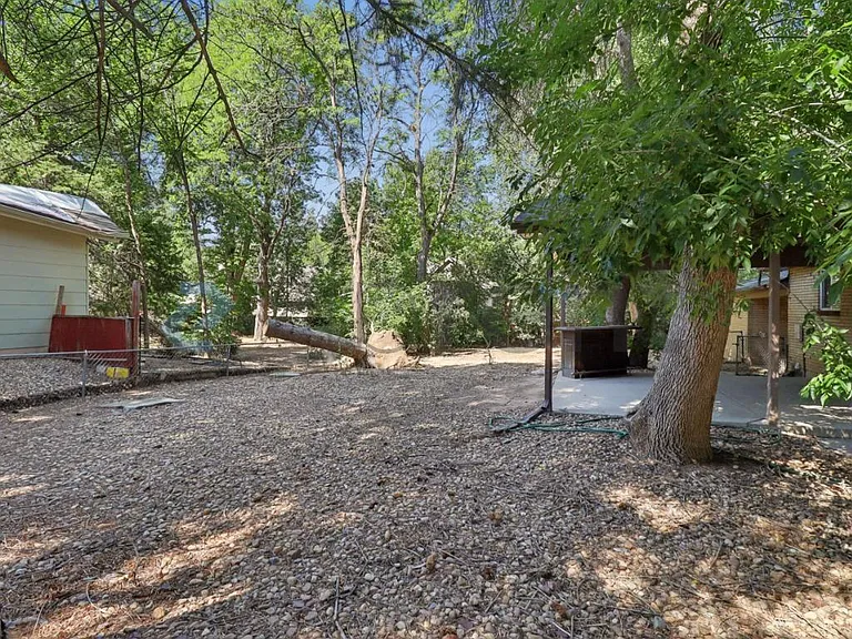 633 E Stuart St — Photo 25