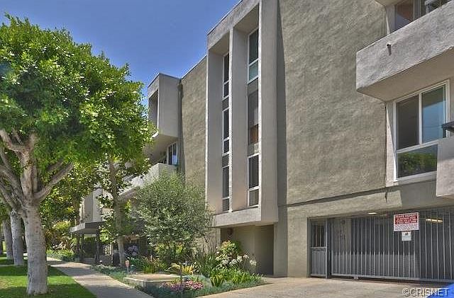 1st image of 8535 W West Knoll Dr APT 305