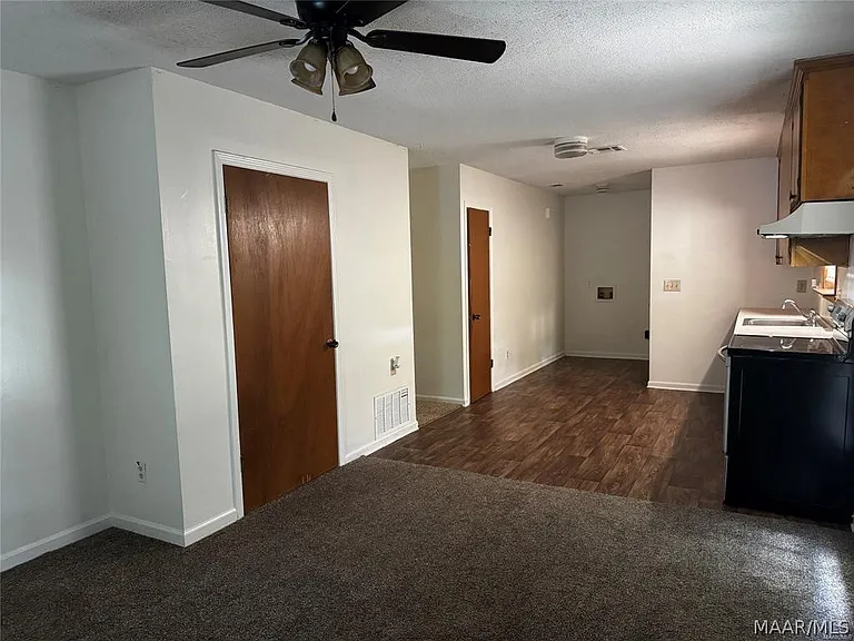 111 Easthaven Rd — Photo 27