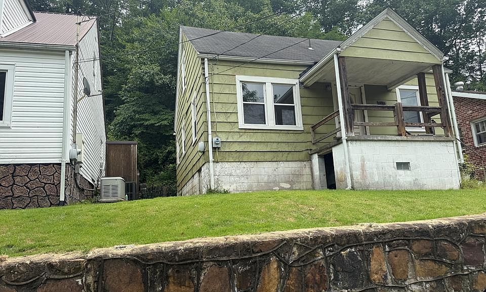 1st image of 120 Spruce St