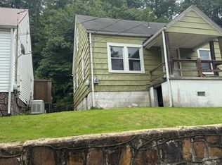120 Spruce St, Pineville, WV 24874