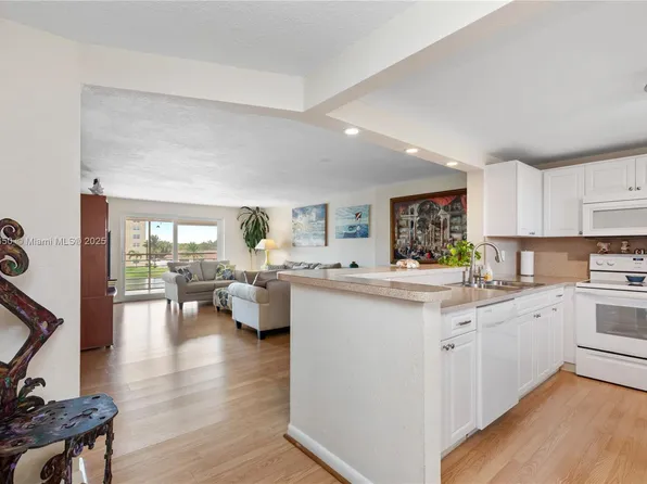 431 SE 3rd St APT 305, Dania, FL 33004