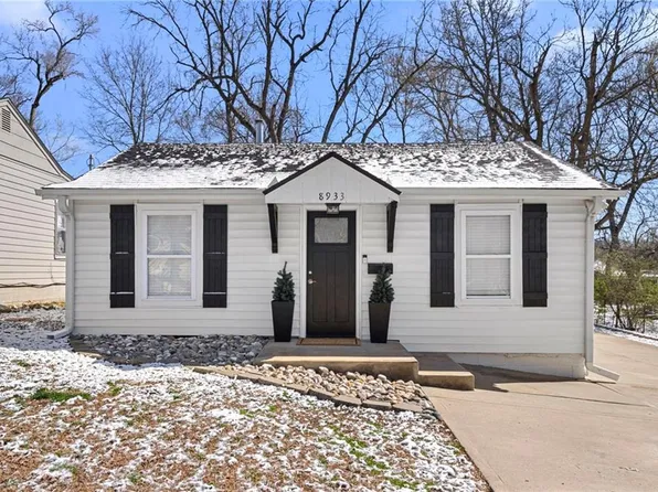 8933 McGee St, Kansas City, MO 64114