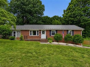 136 Queensbury Rd, Winston Salem, NC 27104